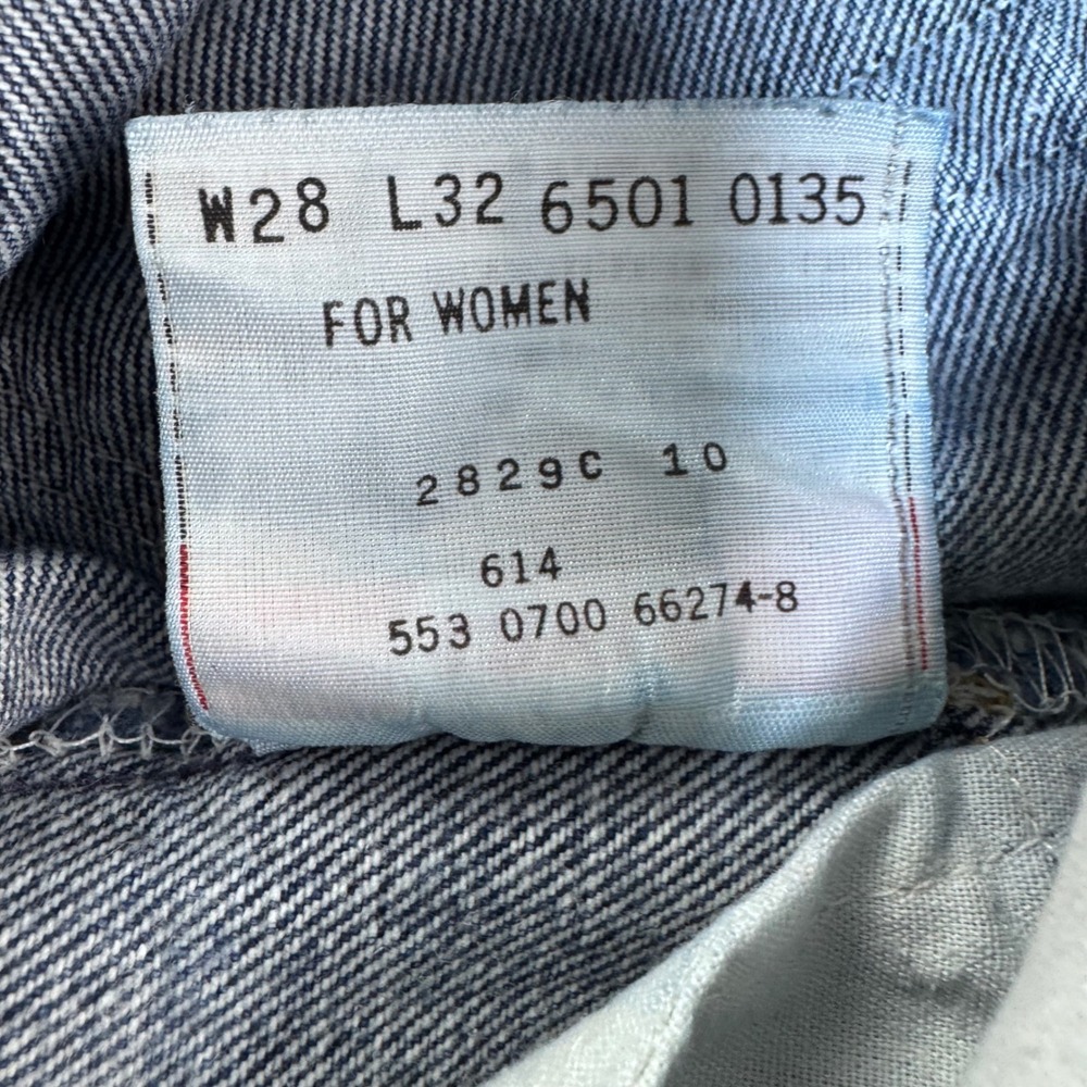 Vintage Levis 501 Jeans Womens Blue Light Wash Straight Made In USA Fits 28x31 - Picture 5 of 13